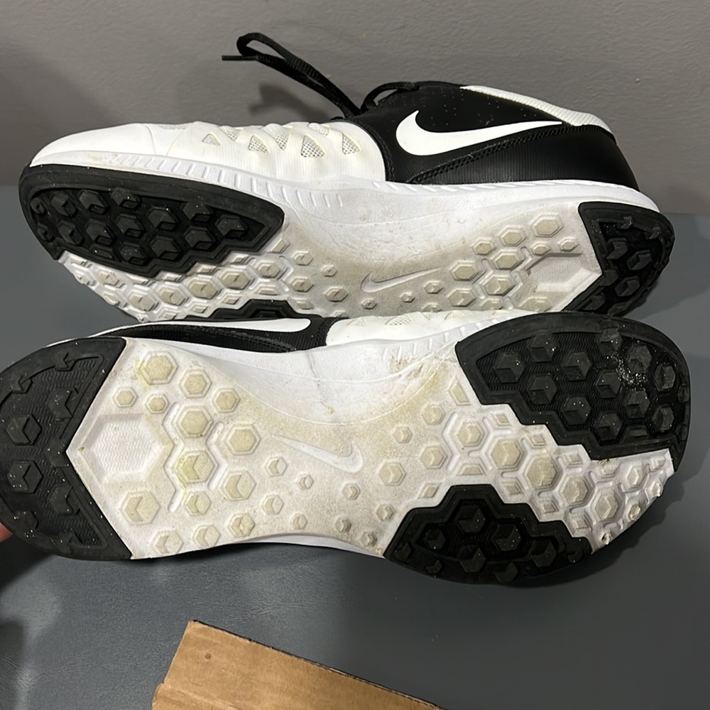 Men’s white and black Nikes size 12 - Picture 4 of 4